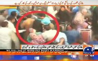 A Girl Badly Harassed in PML-N Jalsa