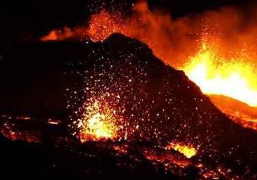 Piton de la Fournaise Volcano's Second Fiery Eruption in April Seen on Video