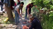 1 Mayıs'ı rafting yaparak kutladılar - VAN