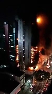 Impactantes imágenes: rascacielos en llamas se derrumba en Brasil