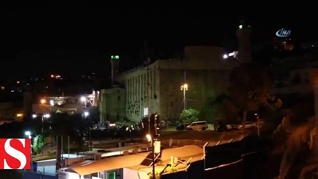 Yahudi yerleşimciler İbrahim Camii´ne İsrail bayrakları astı