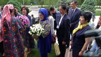 Cumhurbaşkanı Erdoğan'ın eşi Emine Erdoğan, sanat galerisini ziyaret etti - TAŞKENT