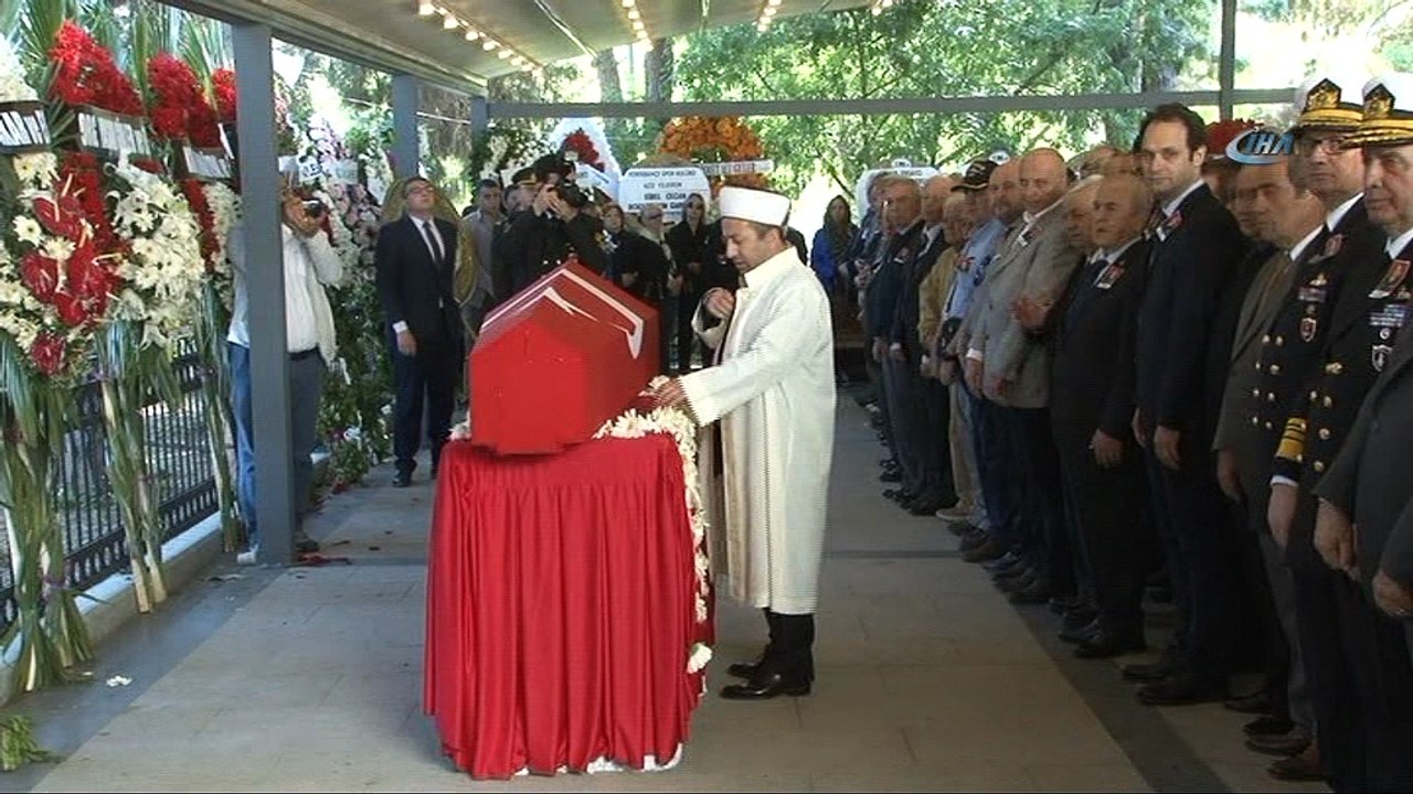 Emekli Oramiral Özden Örnek son yolculuğuna uğurlandı
