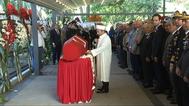 Emekli Oramiral Özden Örnek son yolculuğuna uğurlandı