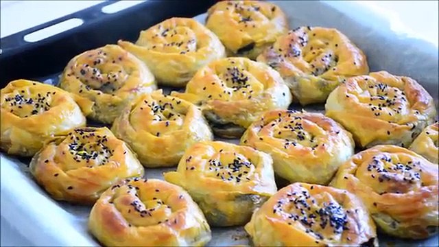 Sodalı Ispanaklı Çıtır Gül Börek Nasıl Yapılır( Çay Soframın En Sevilen Tariflerinden)