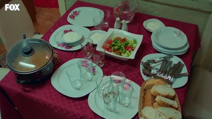 Sokakta sofra kuralım.. - Bizim Hikaye 31. Bölüm