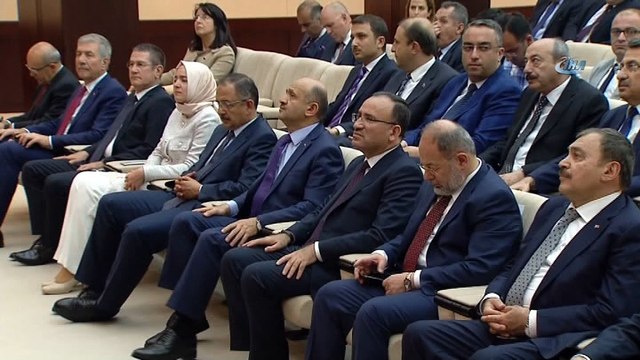 Başbakan Yıldırım: '12 milyon emekli aylığı alan vatandaşımız var, bütün devletten maaş alanlar, her yıl Ramazan Bayramı öncesi, Kurban Bayramı öncesi olmak üzere birer ikramiye vereceğiz.'