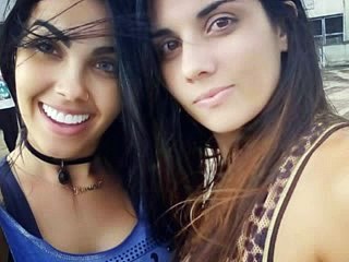 Bailarina do Faustão e namorada se casam em cerimônia com pastor gay