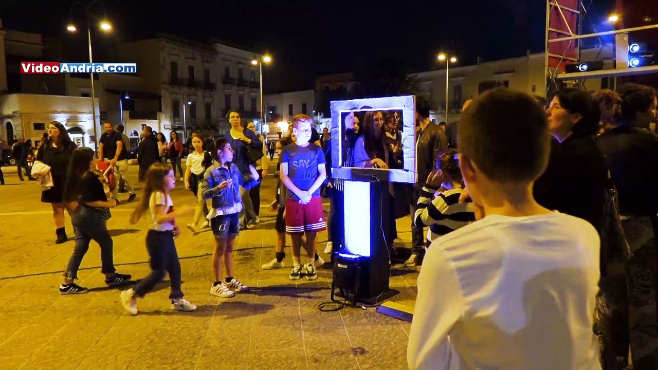 Andria: turisti e cittadini "dipingono" Palazzo IAT con il video mapping interattivo, doppio spettacolo in Piazza Catuma