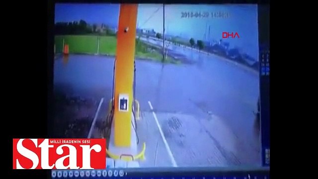 Elazığ�da beton mikseri kayarak petrol istasyonuna daldı!;
