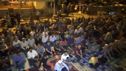 Balıkesir'de camiler doldu taştı