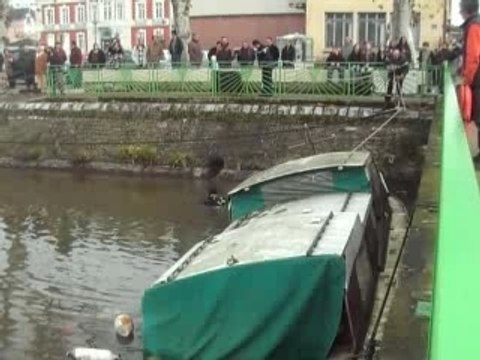 Un bateau coule dans le port de plaisance de Montceau