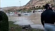 بالفيديو: سيول وطوفان في منطقة مشروع دمر اثر الامطار الغزيرة .