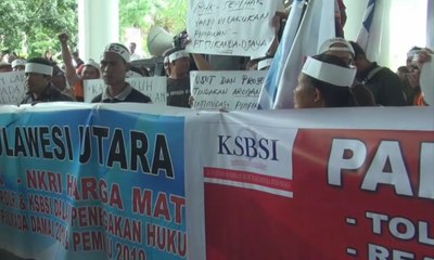 Ratusan Buruh Manado Gelar Demo di Kantor Gubernur