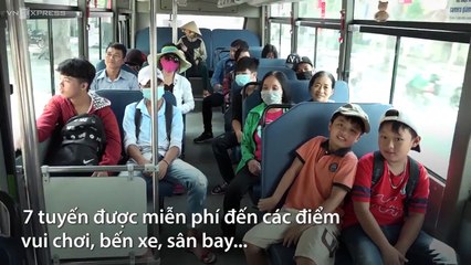 Người dân bất ngờ khi được đi xe buýt miễn phí trong dịp 30/4