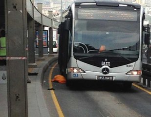 Metrobüse Kaçak Binmeye Çalışan Suriyeli Çocuk, Aracın Altında Kalarak Can Verdi!