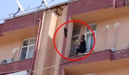 4.kattan düşmek üzere olan kedi son anda yakalandı