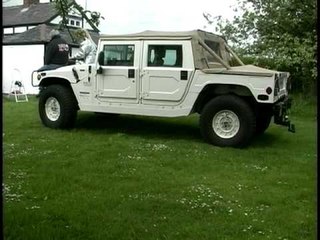 Jeanette Lanz-Bergin meets Cyd Williams - the owner of a Hummer.