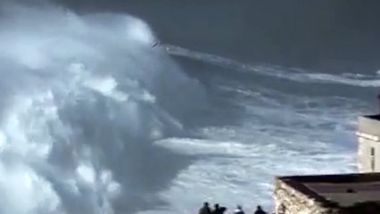 Παγκόσμια πρωτιά: Ο Βραζιλιάνος σέρφερ που «δάμασε» ένα κύμα 25 μέτρων