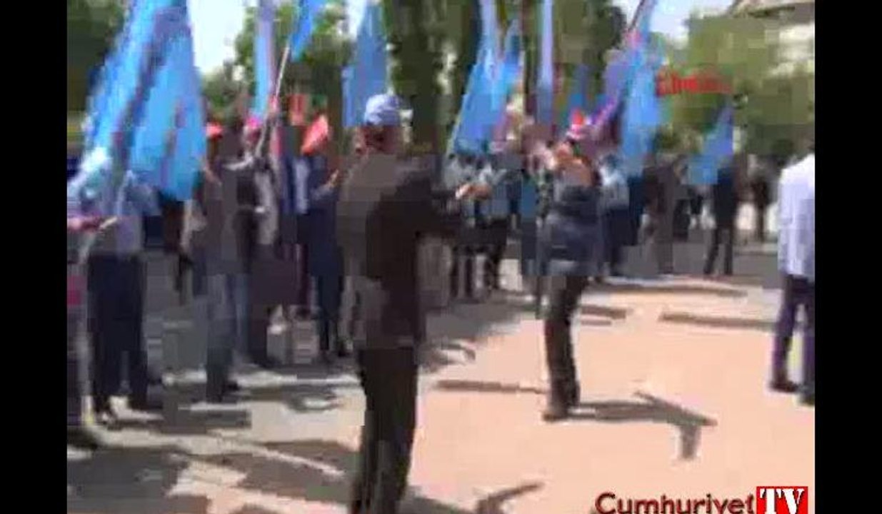 Gaziantep'te 1 Mayıs halaylarla kutladı