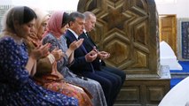 Özbekistan'da Türbeyi Ziyaret Eden Erdoğan, Kur'an-ı Kerim Okudu