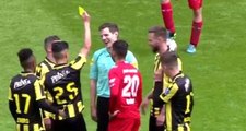 Hollanda Liginde Vitesse Forması Giyen Navarone Foor, Hakeme Sarı Kart Gösterdi