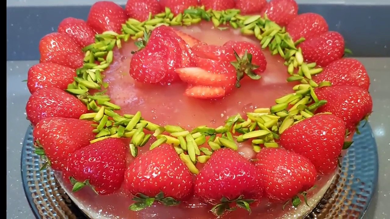 Gâteau à la fraise sans  cuisson et sans gélatine très facile