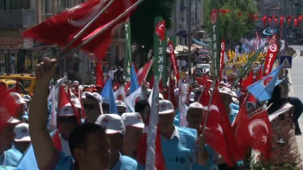 Basın bildirisini okuyan işçi baygınlık geçirdi