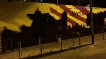 Tumban los murales de los neonazis en Sants y Sabadell y su Estelada en Sant Quirze