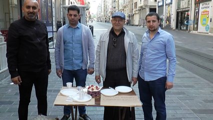 İstiklal Caddesi'nde esnaftan pastalı 1 Mayıs kutlaması