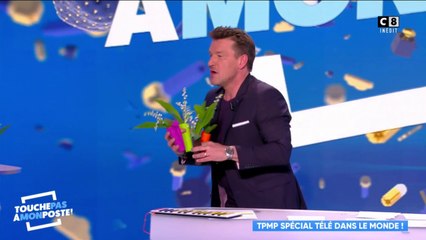 Benjamin Castaldi offre du muguet au public de TPMP