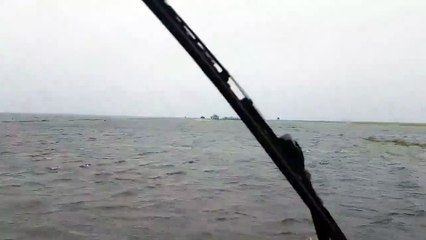 Ce camion donne l'impression de rouler sur l'eau