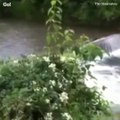 Cette rivière se transforme en monstre qui ravage tout en quelques secondes