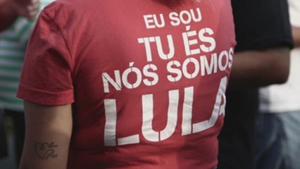 Sindicatos brasileños marchan en Curitiba para pedir libertad de Lula.-