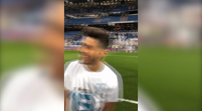 Marcos Llorente celebrando el pase a Kiev en el césped del Santiago Bernabéu