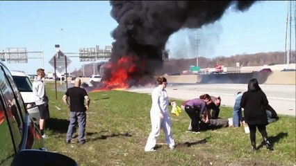 Скачать видео: Good Samaritan Helps Rescue Victim from Fiery Crash