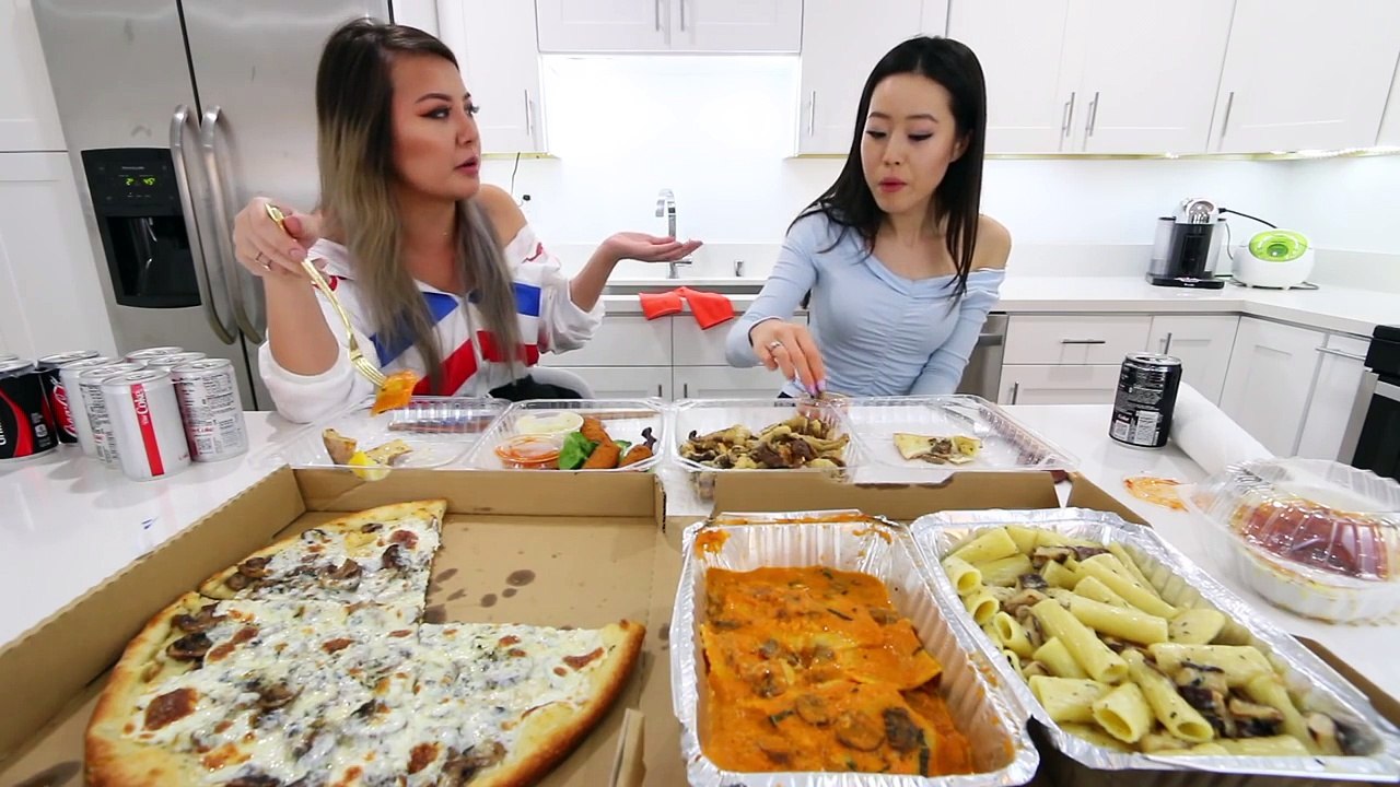 Pizza & Pasta with GINA DARLING!!! MUKBANG | Eating Show