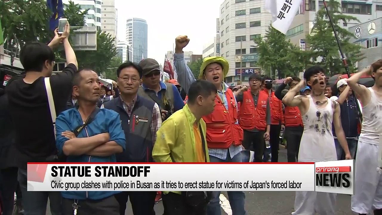 Civic group clashes with police in Busan as it tries to erect statue for victims of Japan's forced labor