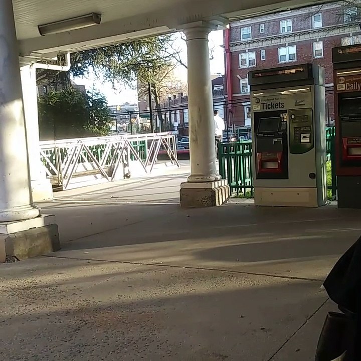 Kew Trains At Rush Hour