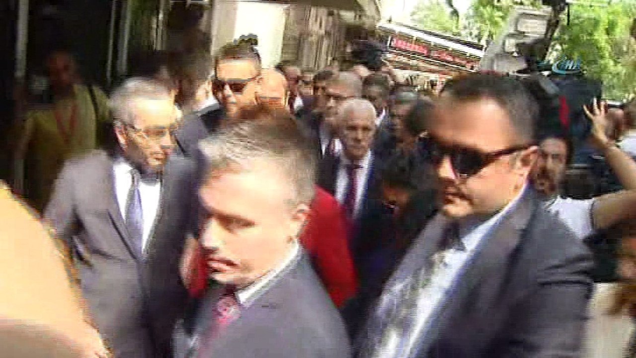 İYİ Parti Genel Başkanı Meral Akşener Cumhurbaşkanı adaylığı için Yüksek Seçim Kuruluna  geldi.