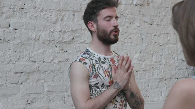 Ce prof de yoga veut en finir avec l'image d'un sport réservé à une élite blanche, riche et athlétique