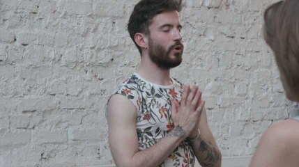 Ce prof de yoga veut en finir avec l'image d'un sport réservé à une élite blanche, riche et athlétique