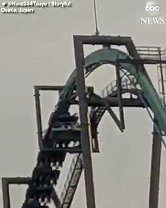 Enorme frayeur au studio Universal au Japon quand des dizaines de personnes se sont retrouvées bloquées la tête en bas dans un grand huit - VIDEO