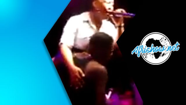 JOSEY INTERPRÈTE YELELEMAN AVEC ARIEL SHENEY LORS DE SON CONCERT