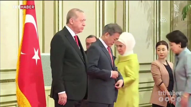 Güney Kore lideri İstiklal Marşı sırasında asker selamı verdi