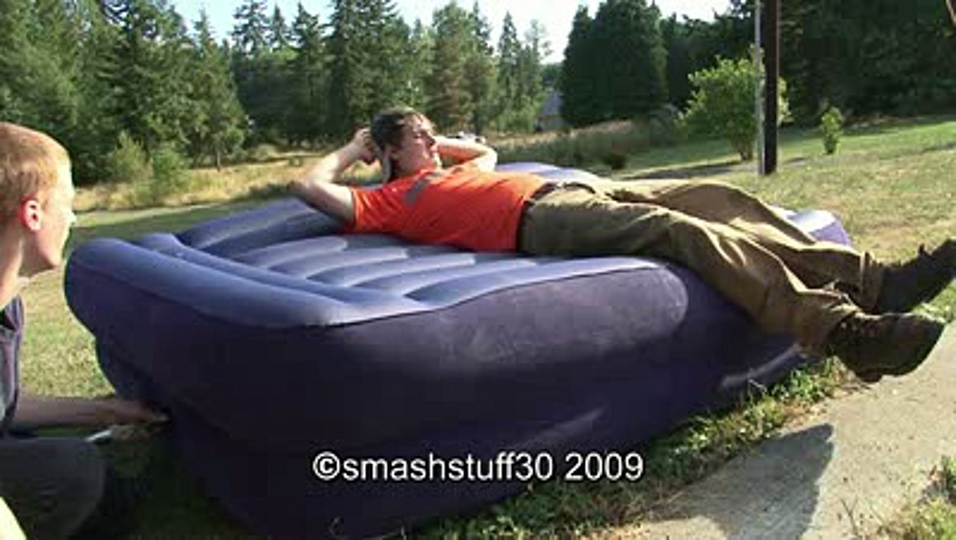 a stupid air bed poped - video Dailymotion