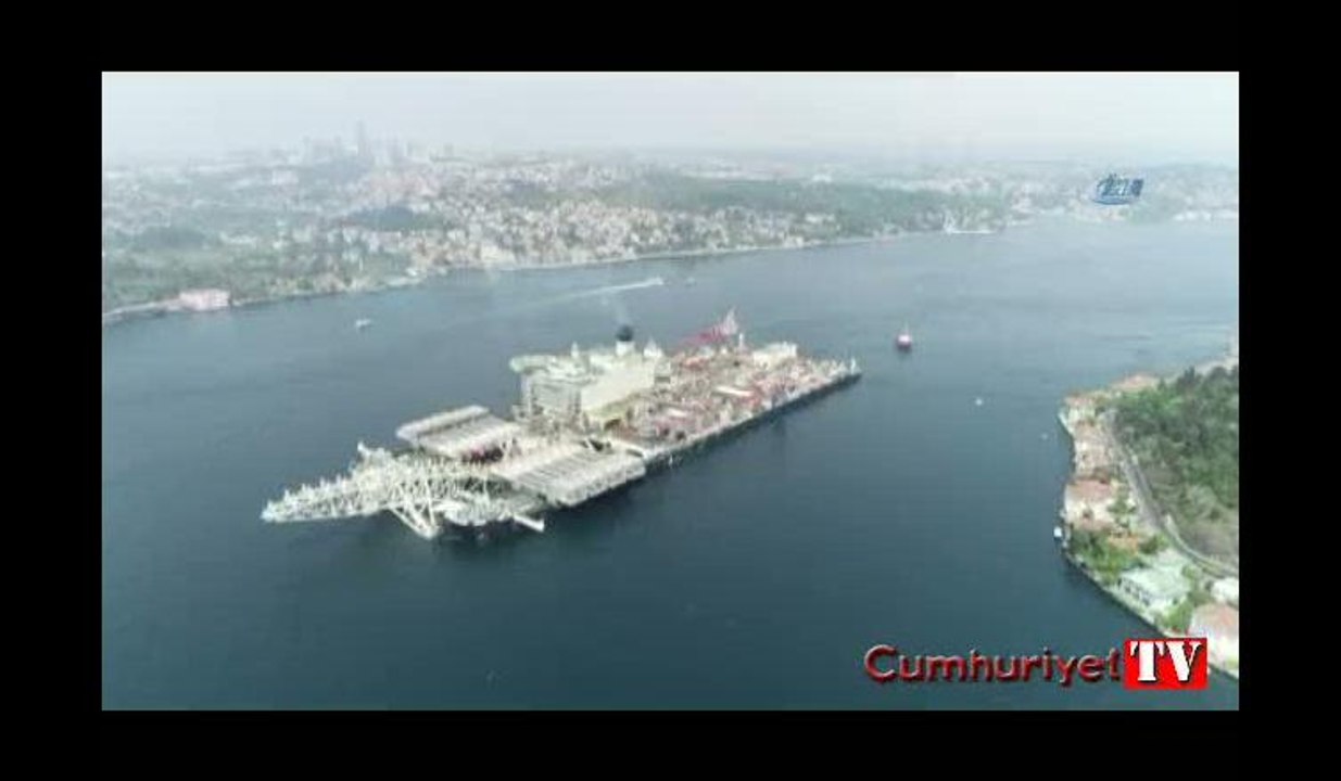Boğaz'dan 'dev' geçti