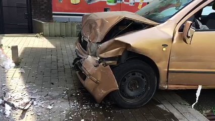 Ses freins lâchent, il décide de s’encastrer dans une façade