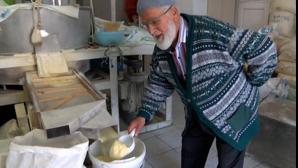 Değirmenci ''Muhsin Dede'' Gençlere Taş Çıkartıyor