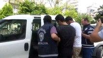 Sahte dolarla alışveriş yapan İranlılar polisten kaçamadı
